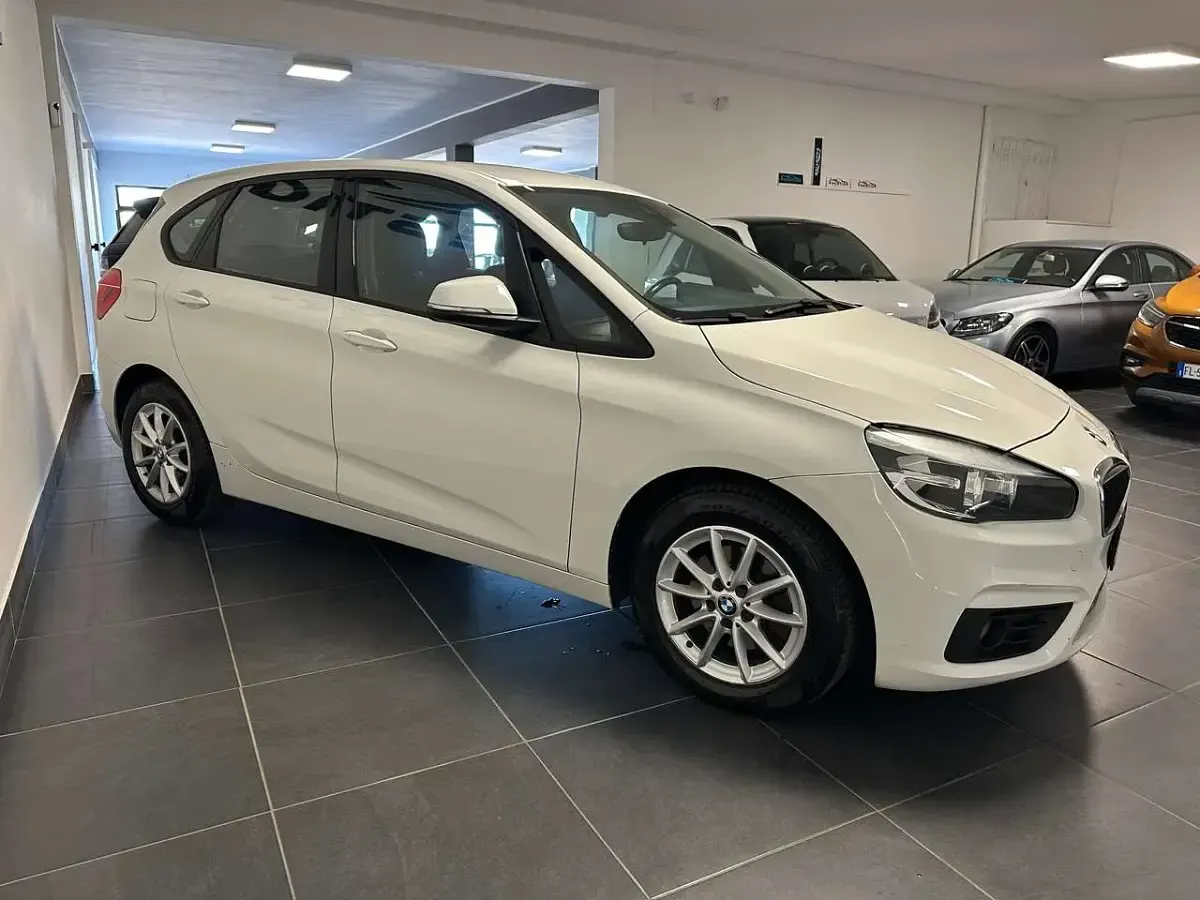 Usata BMW 216 Active Tourer Luxury Line 116 CV (85 kW) 2016 Bianco Monovolume