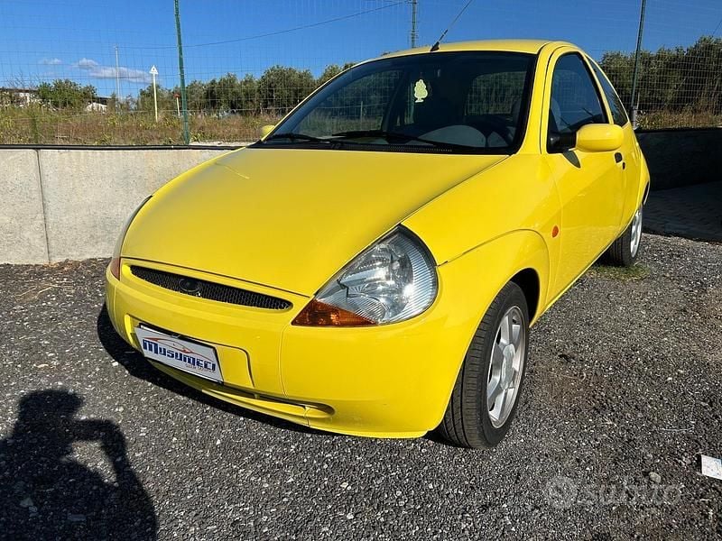 Giallo Usata 2001 Ford Ka Collection Tre volumi | 1650 € (Buon prezzo) - Immagine 1/4