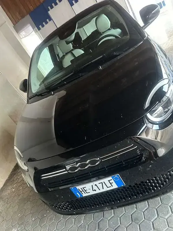 Nuova Fiat 500 Icon 65 CV (47 kW) 2026 Nero Utilitaria