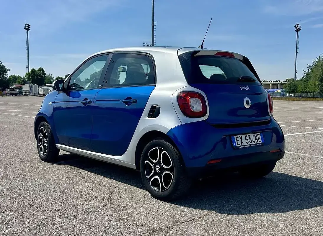 Usata Smart ForFour Passion 71 CV (52 kW) 2015 Blu Utilitaria