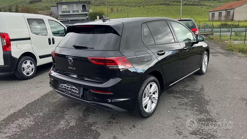 Usata VW Golf VIII Life 116 CV (85 kW) 2022 Nero Berlina