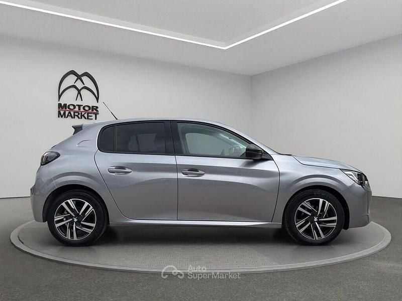 Usata Peugeot 208 Allure 75 CV (55 kW) 2022 Grigio / gray Utilitaria
