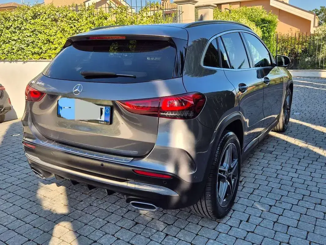 Usata Mercedes GLA180 Premium 116 CV (85 kW) 2022 Argento SUV