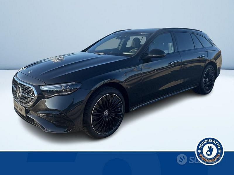 Grigio Nuova 2025 Mercedes E220 AMG Line Premium Tre volumi | 89.600 € (Buon prezzo) - Immagine 1/3