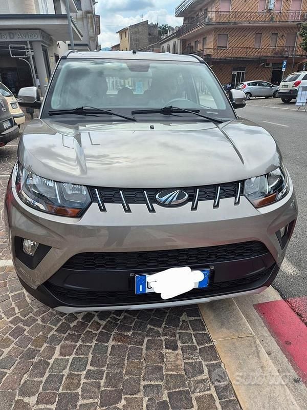 Usata Mahindra KUV100 87 CV (63 kW) 2020 Grigio SUV