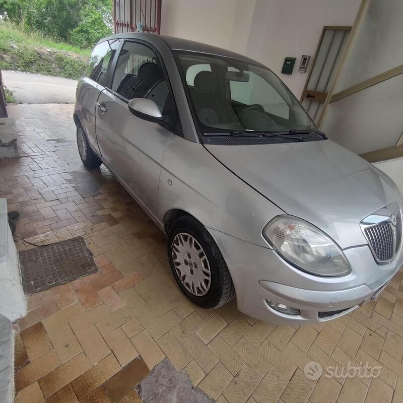 Usata Lancia Ypsilon 69 CV (50 kW) 2006 Grigio Utilitaria