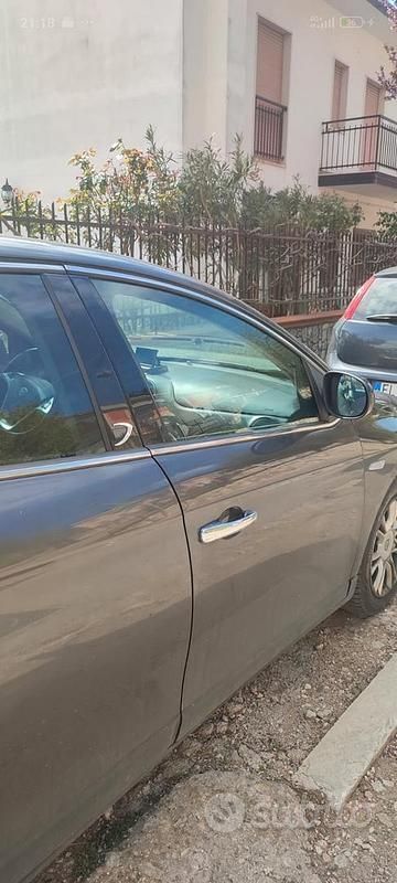 Usata Lancia Delta 120 CV (88 kW) 2012 Grigio Utilitaria