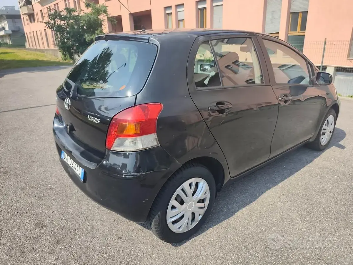Usata Toyota Yaris 69 CV (50 kW) 2009 Nero Utilitaria
