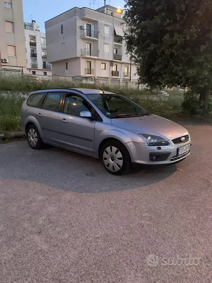 Usata Ford Focus 145 CV (106 kW) 2005 Blu Station wagon