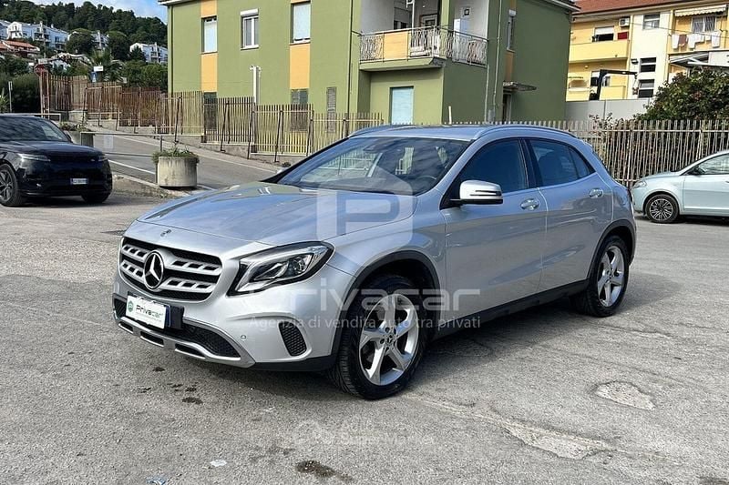Gray Usata 2019 Mercedes GLA200 SUV | 19.990 € (Ottimo prezzo) - Immagine 1/4