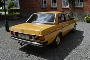 Usata Mercedes 230 109 CV (80 kW) 1979 Giallo Berlina