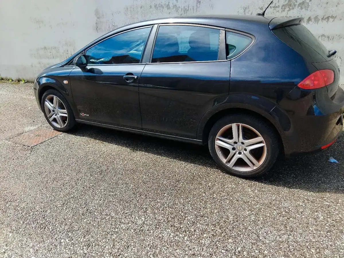 Usata Seat Leon Copa 105 CV (77 kW) 2011 Nero Utilitaria