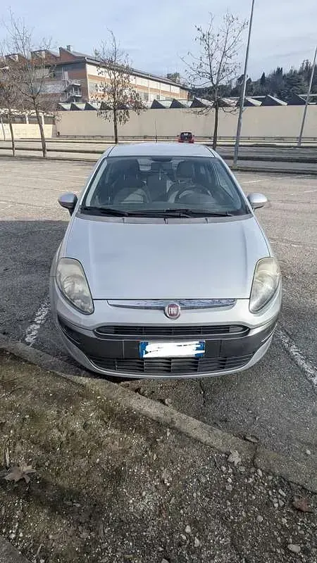 Usata Fiat Grande Punto Active 77 CV (56 kW) 2010 Utilitaria