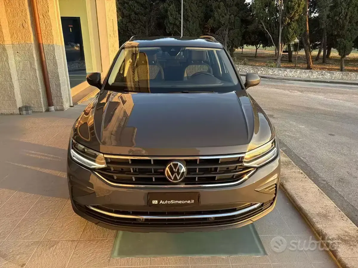 Usata VW Tiguan Life 150 CV (110 kW) 2022 Grigio scuro SUV