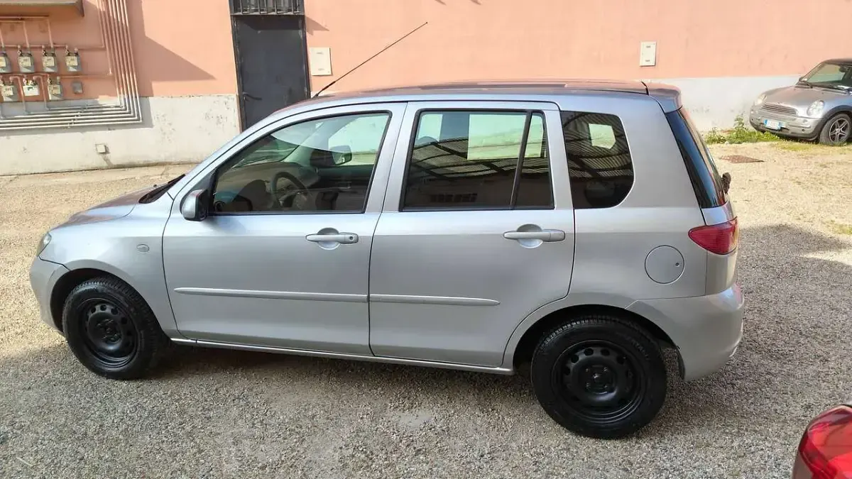 Usata Mazda 2 75 CV (55 kW) 2006 Argento Utilitaria