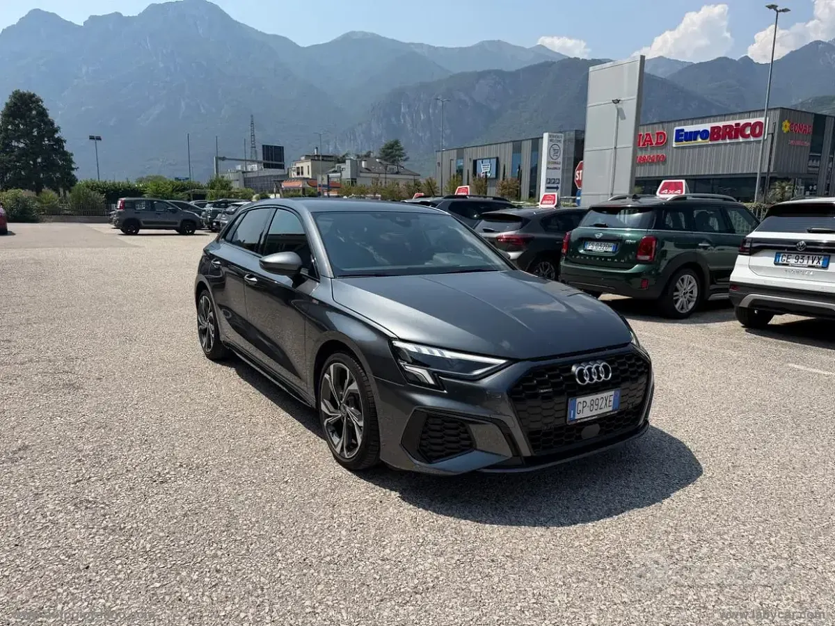 Usata Audi A3 S-Line 190 CV (139 kW) 2024 Grigio Berlina