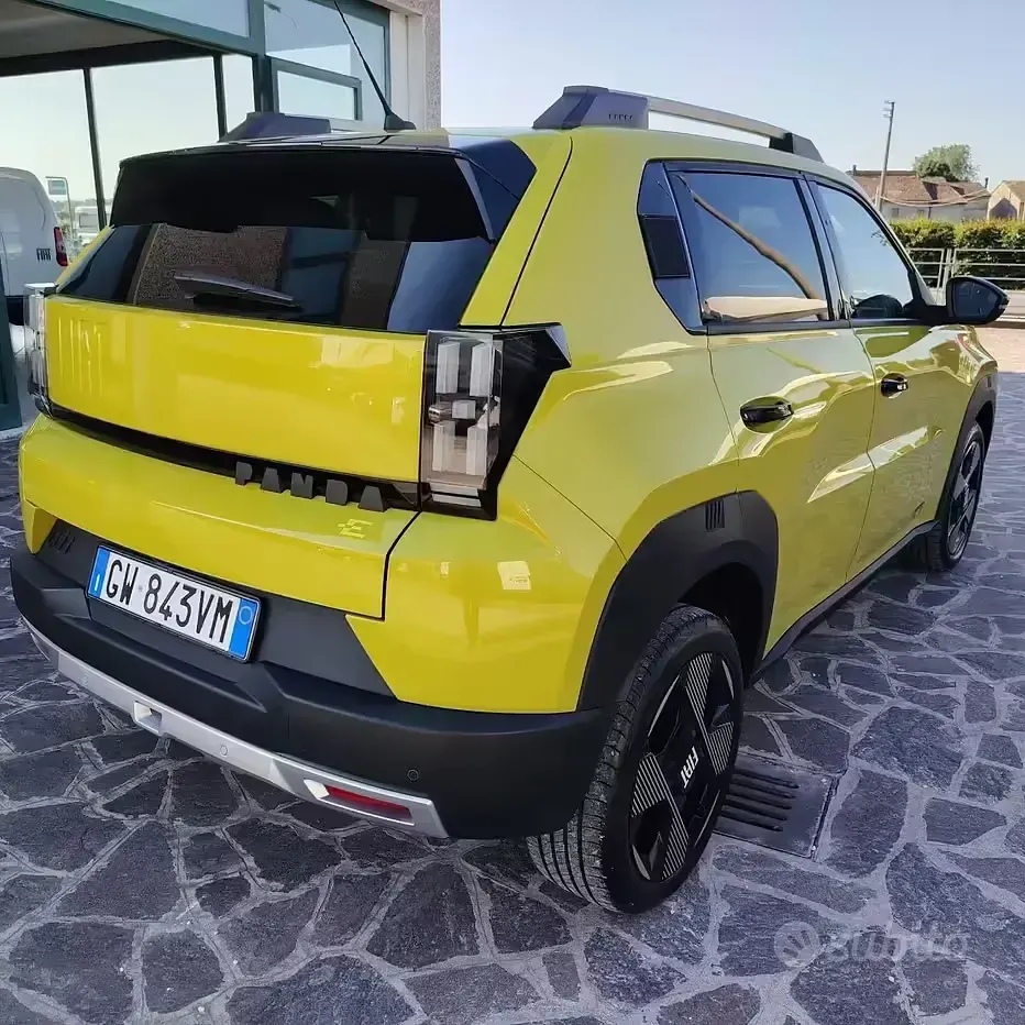 Usata Fiat Grande Panda La Prima 72 CV (52 kW) 2024 Giallo Utilitaria
