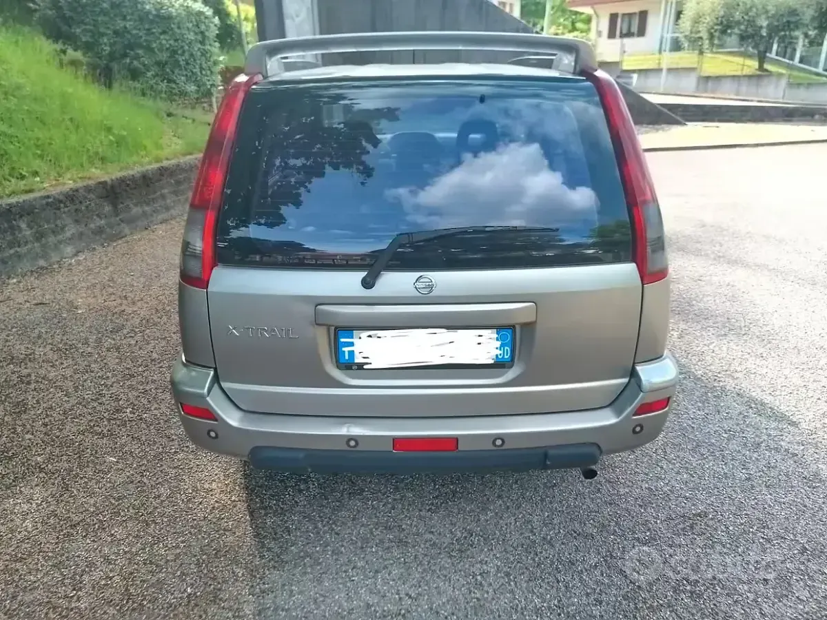 Używany Nissan X-Trail 114 KM (83 kW) 2002 Szary SUV
