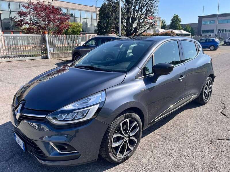 Grigio Usata 2019 Renault Clio IV Intens Tre volumi | 9990 € (Buon prezzo) - Immagine 1/4