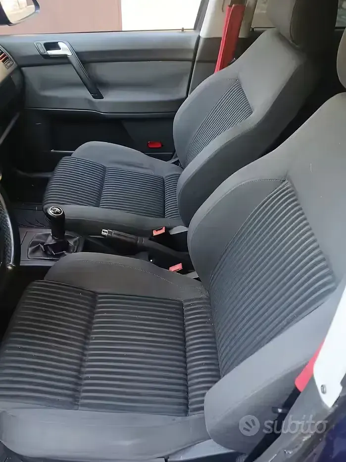 Usata VW Polo Sportline 80 CV (58 kW) 2006 Blu Utilitaria