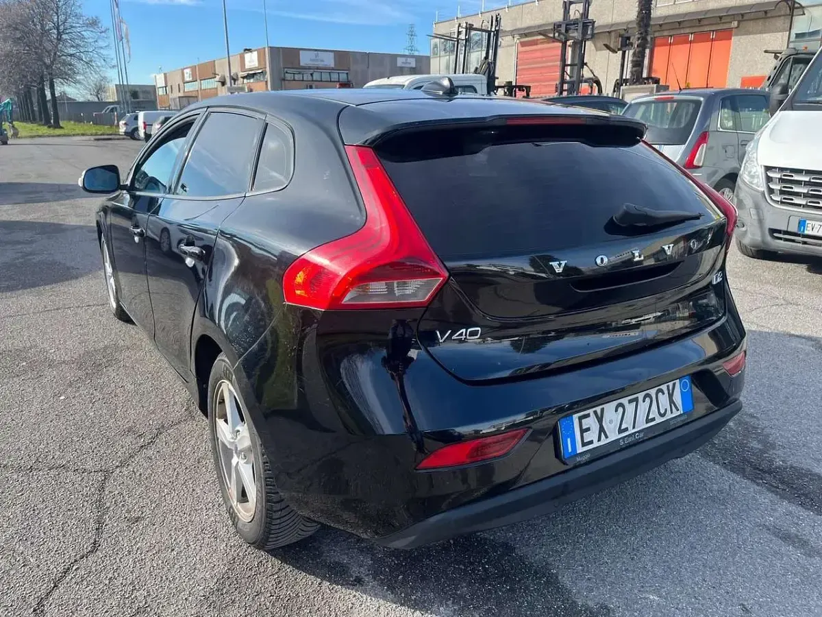 Usata Volvo V40 114 CV (83 kW) 2014 Nero Berlina