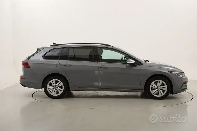 Usata VW Golf VIII Life 116 CV (85 kW) 2022 Grigio Station wagon
