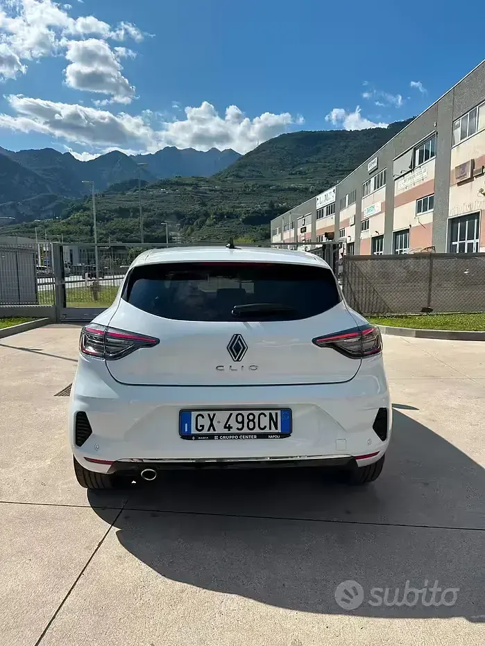 Usata Renault Clio V Techno 101 CV (74 kW) 2024 Bianco Berlina