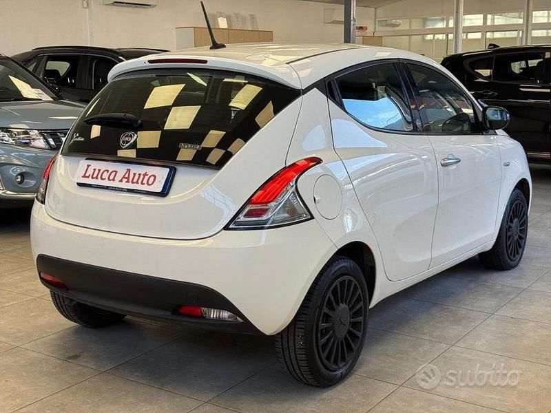 Usata Lancia Ypsilon S 70 CV (51 kW) 2021 Bianco Utilitaria