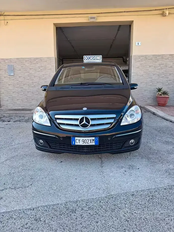 Usata Mercedes B200 109 CV (80 kW) 2007 Nero Monovolume
