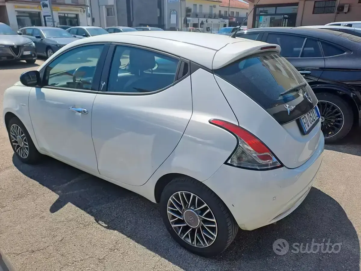 Usata Lancia Ypsilon Gold 69 CV (50 kW) 2016 Bianco Utilitaria