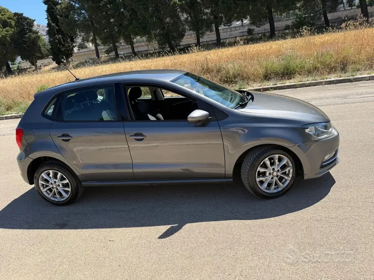 Usata VW Polo Comfortline 75 CV (55 kW) 2017 Grigio Berlina