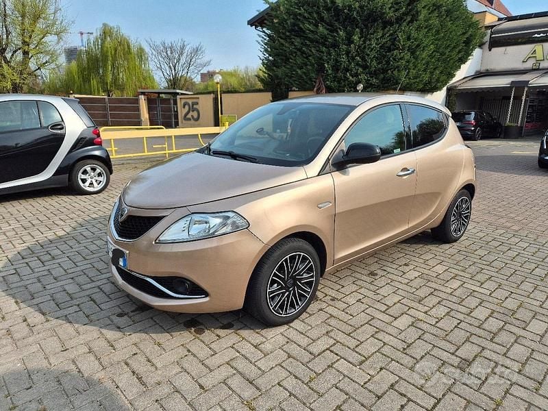 Usata Lancia Ypsilon Gold 69 CV (50 kW) 2018 Utilitaria