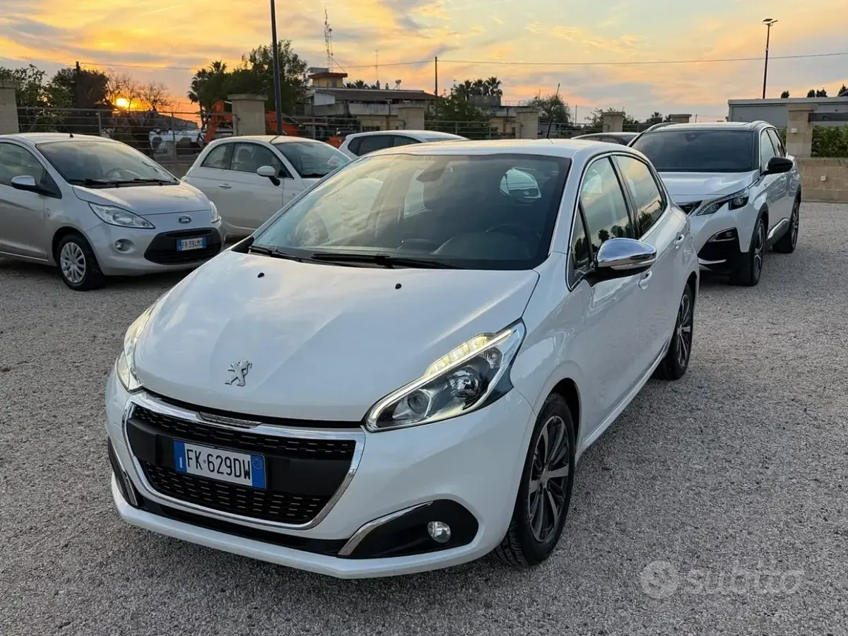 Usata Peugeot 208 Allure 75 CV (55 kW) 2017 Bianco Utilitaria