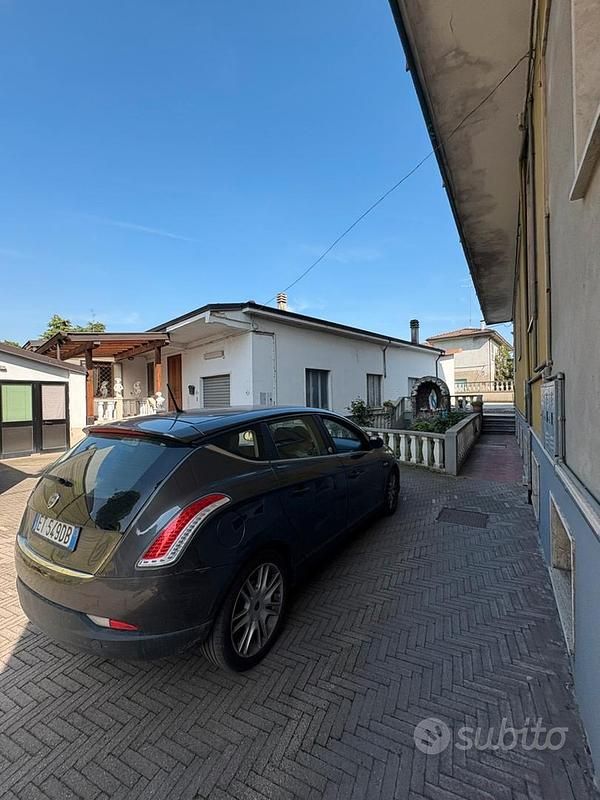 Usata Lancia Delta 120 CV (88 kW) 2013 Utilitaria