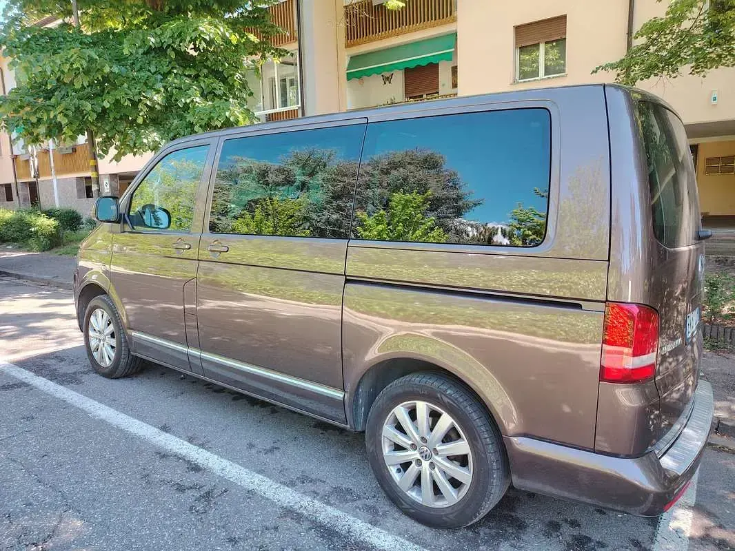 Usata VW Multivan Comfortline 179 CV (131 kW) 2012 Marrone Monovolume