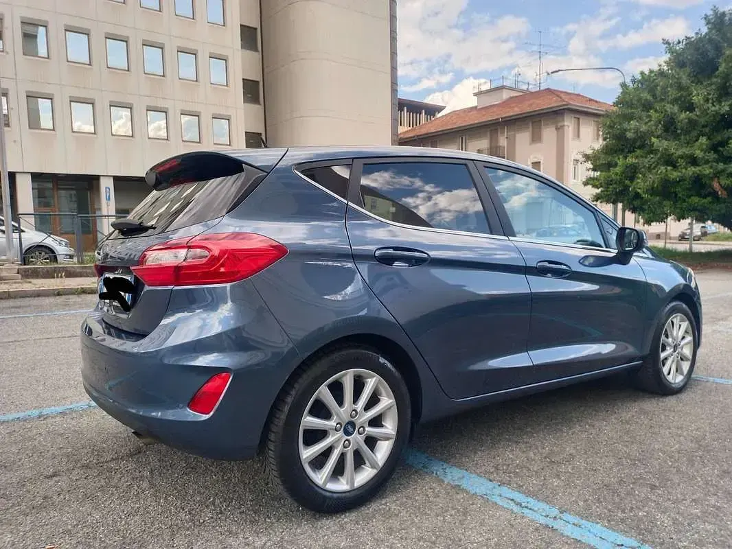 Usata Ford Fiesta Titanium 86 CV (63 kW) 2019 Blu/azzurro Utilitaria