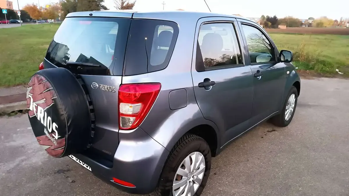 Usata Daihatsu Terios 86 CV (63 kW) 2006 Grigio SUV