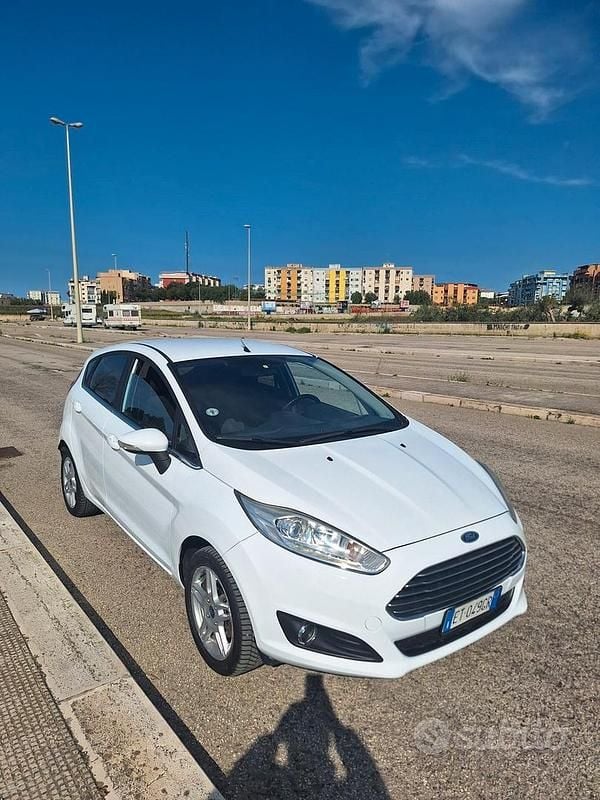 Usata Ford Fiesta Titanium 75 CV (55 kW) 2014 Bianco Utilitaria