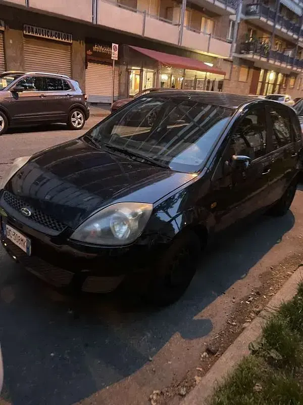 Usado Ford Fiesta Ghia 75 HP (55 kW) 2006 Citadino