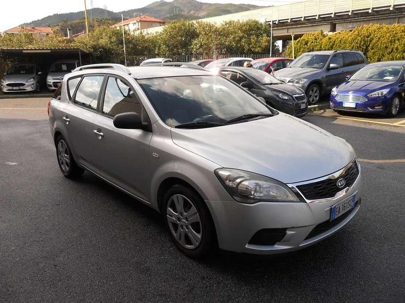 Usata Kia Ceed 90 CV (66 kW) 2010 Argento Utilitaria