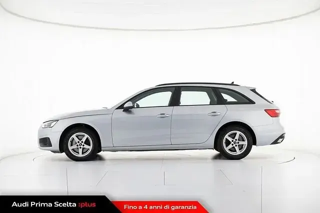 Usado Audi A4 Design 136 CV (100 kW) 2022 Plateado Familiar