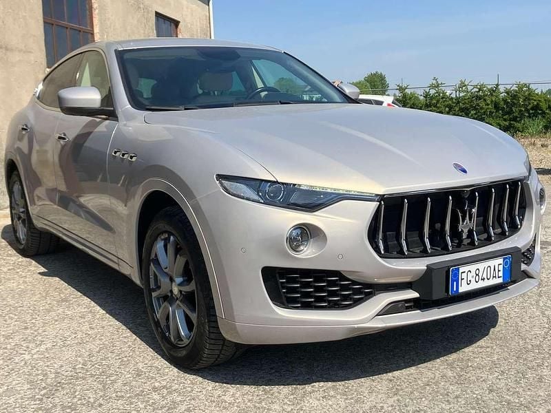 Usata Maserati Levante 275 CV (202 kW) 2016 Grigio SUV