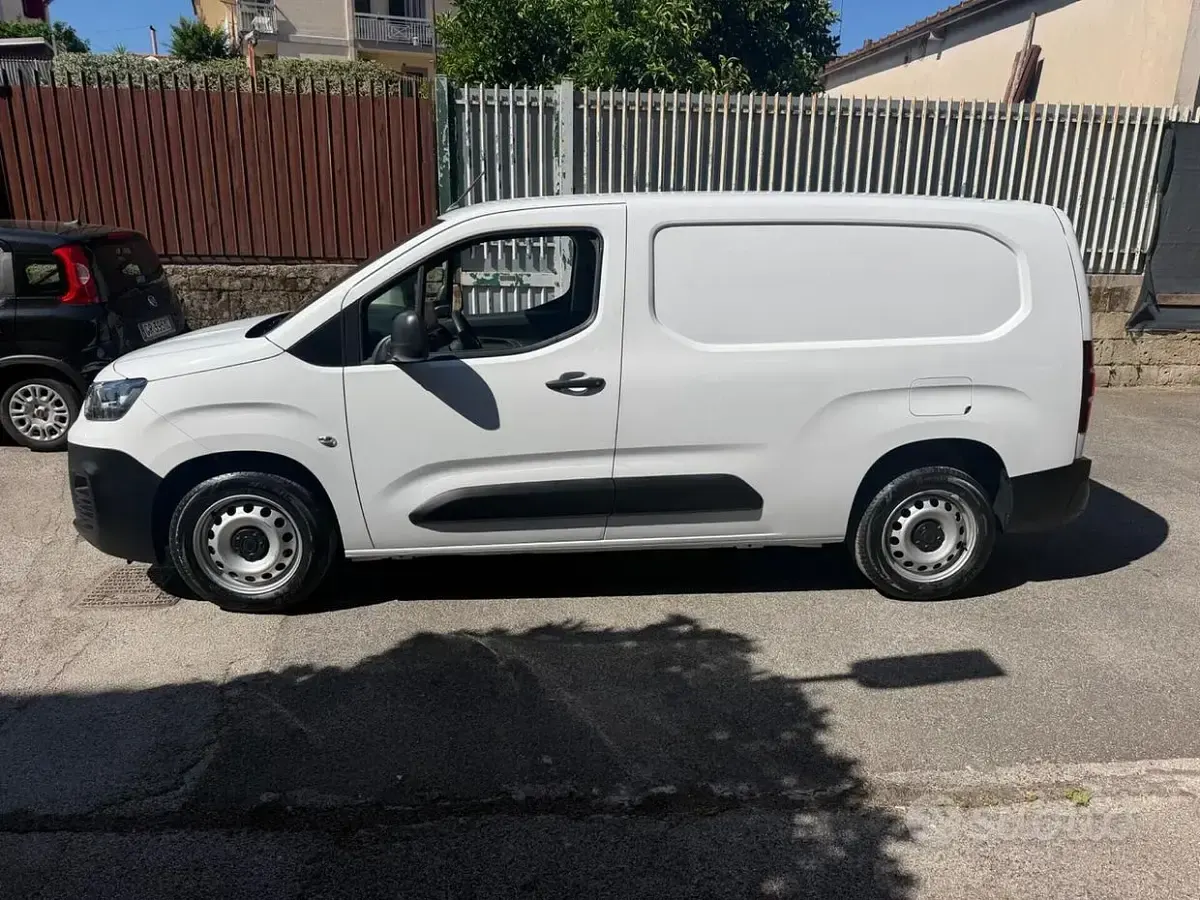 Usata Fiat Doblò 102 CV (75 kW) 2023 Bianco Monovolume