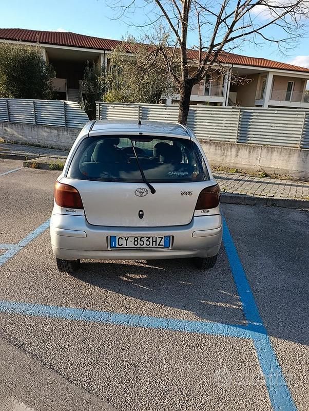 Usata Toyota Yaris 2003 Grigio Utilitaria