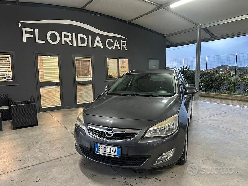 Usata Opel Astra 125 CV (91 kW) 2010 Grigio Station wagon
