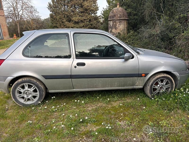 Usata Ford Fiesta 2000 Grigio Utilitaria