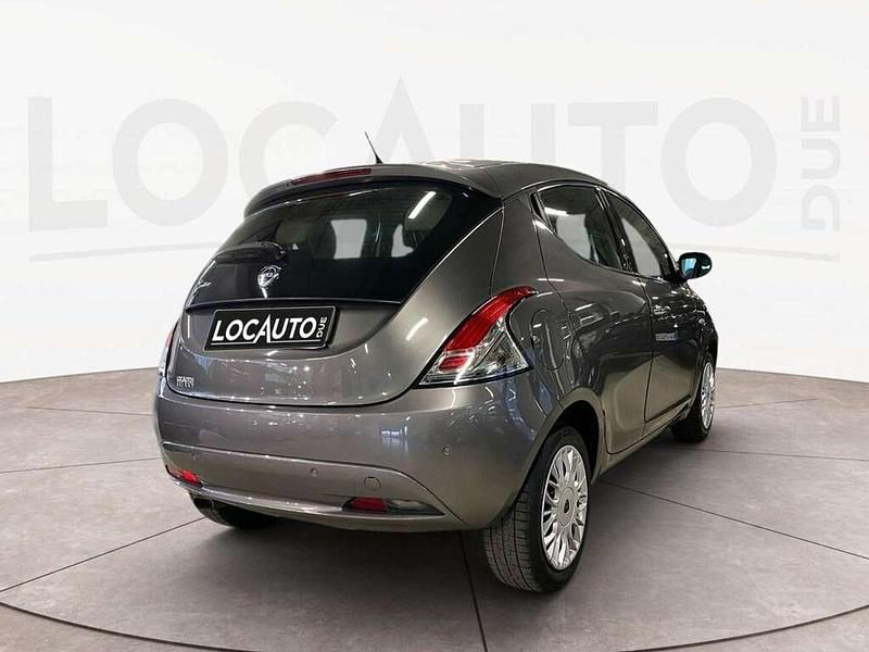 Usata Lancia Ypsilon Silver 69 CV (50 kW) 2017 Grigio Utilitaria