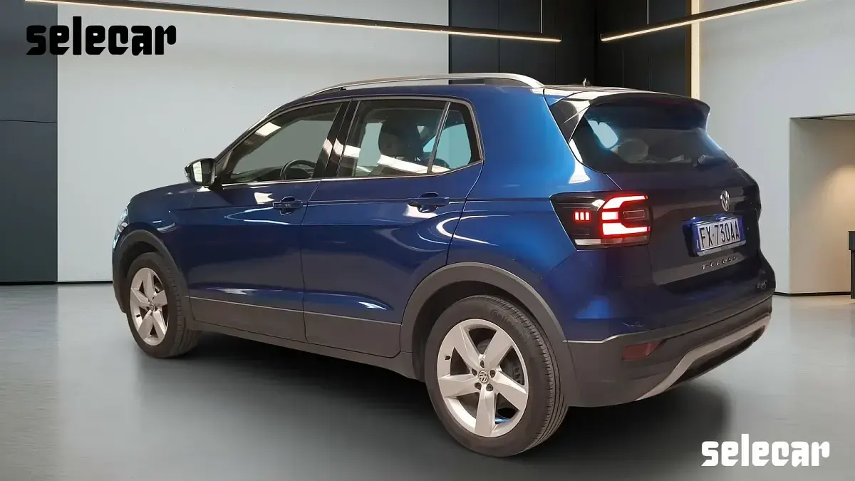 Usata VW T-Cross Advance 95 CV (69 kW) 2019 Reef blue metallizzato SUV
