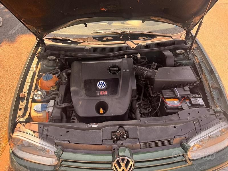 Usata VW Golf IV 130 CV (95 kW) 2000 Verde Berlina