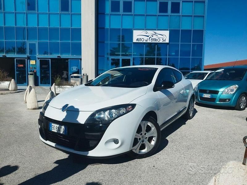 Usata Renault Mégane Coupé 90 CV (66 kW) 2011 Bianco Coupé